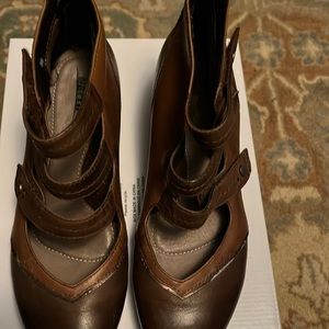 Casual comfort 2 inch heel Earth brand Women’s 7.5